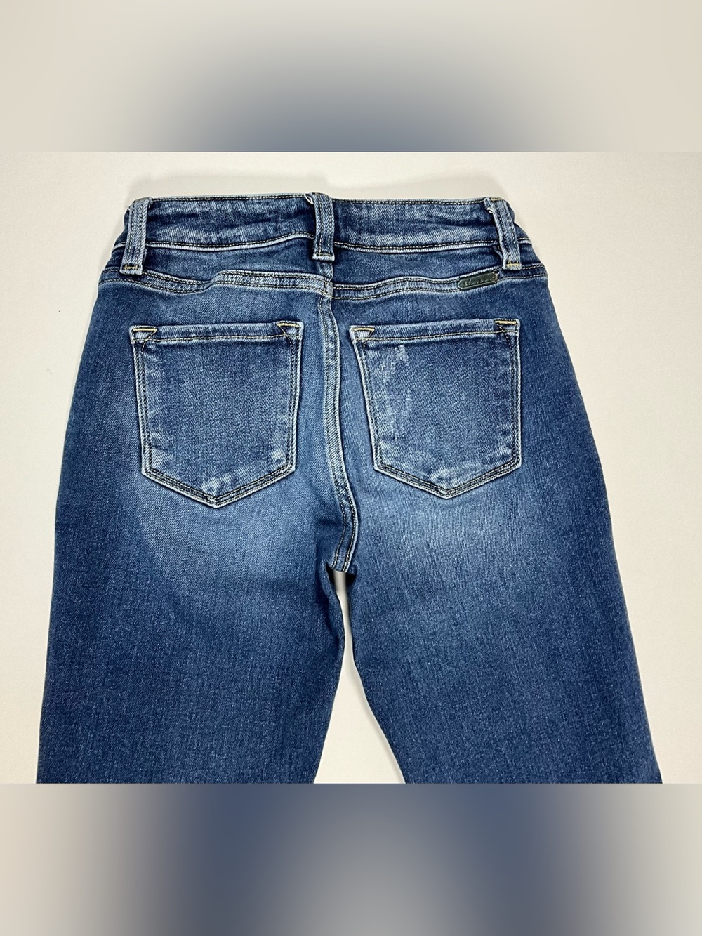 KanCan Signature Distressed Mid-Rise Stretch Cropped Jeans Size 24 VBK1488A - Picture 12 of 14